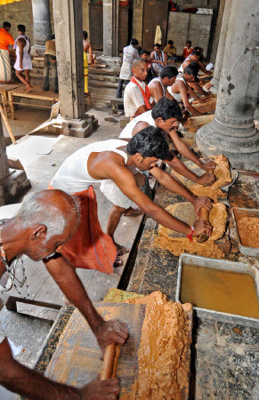 Special article on Sri Simhachalam related to Sri Simhachala Kshetra Mahima. Chandanotsavam Famous Festival Simhachalam, Simhachala Temple History, Simhadri Appanna